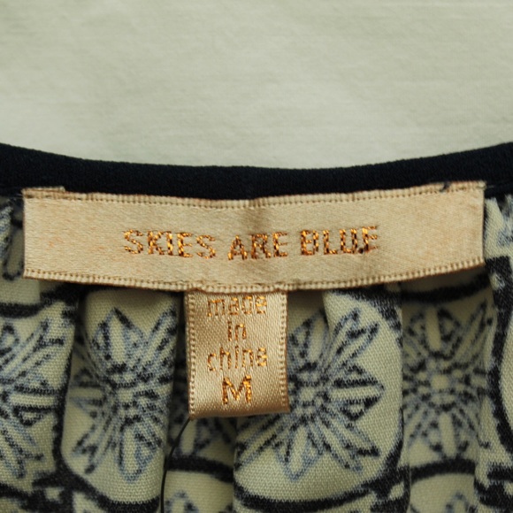 Skies Are Blue Tile Print Key-Hole Blouse - Picture 4 of 7